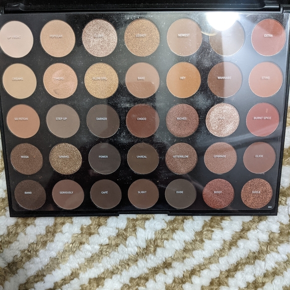Like new only used a couple of times, Morphe Nature Glow 350 Palate - Picture 2 of 3